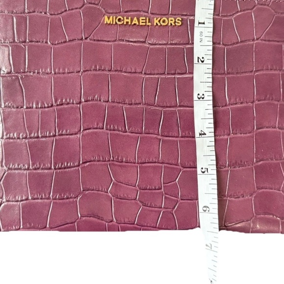 Michael Kors Jet Set Wristlet Purple Embossed crocodile Brand new - Picture 7 of 8